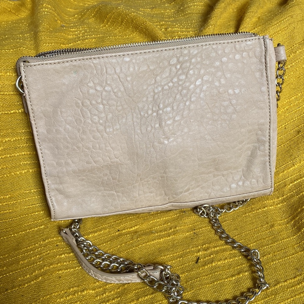Classy Crossbody! - image 2